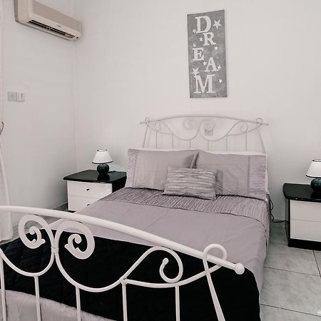 Sue'S Apartment Пафос Екстер'єр фото